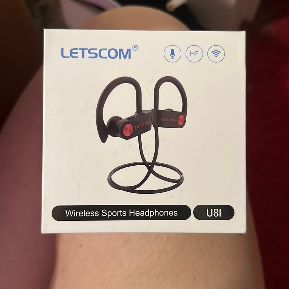 Wireless sports headphones